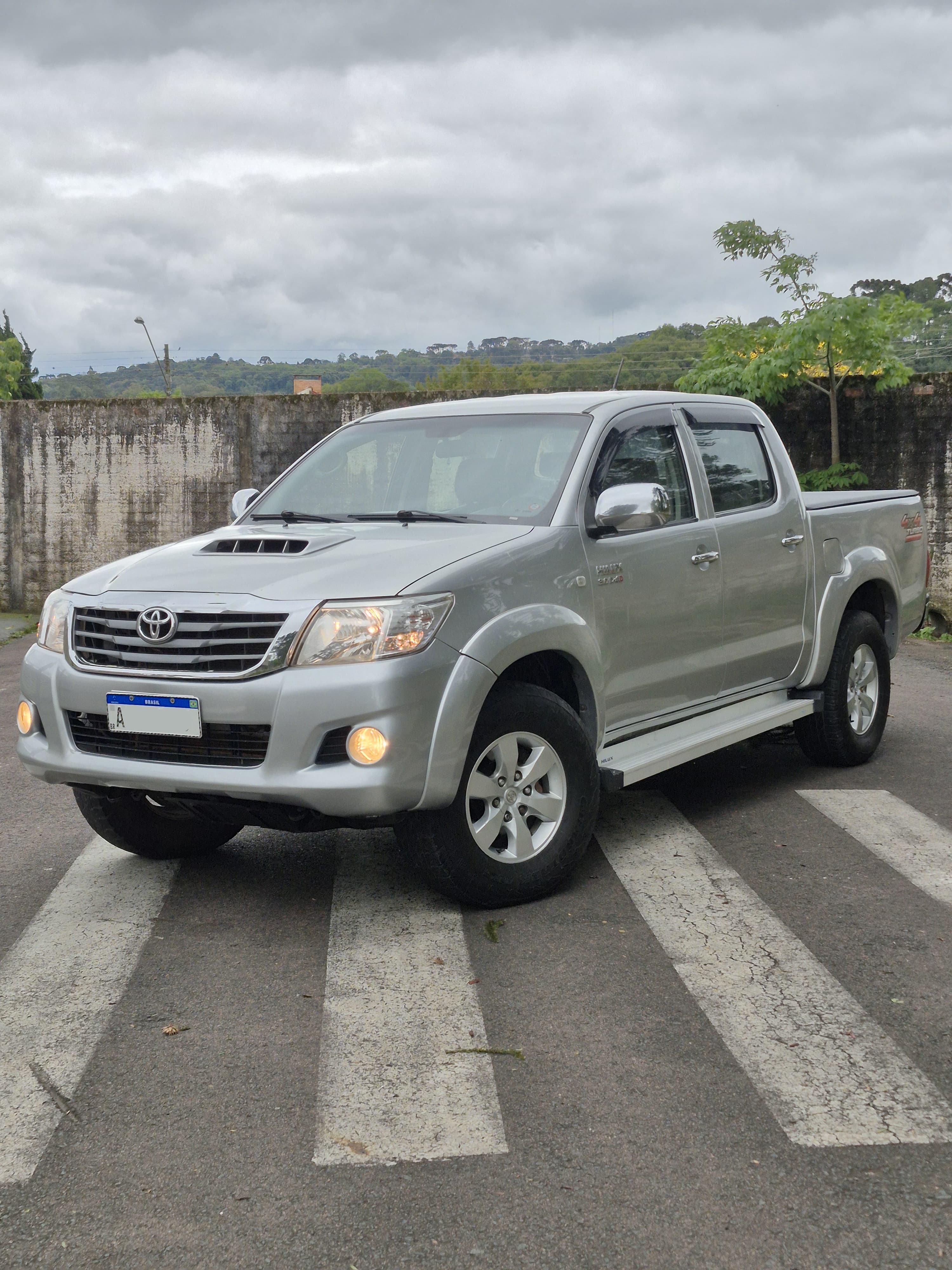 Toyota Hilux à venda na Ferreira Veículos em Castro/PR